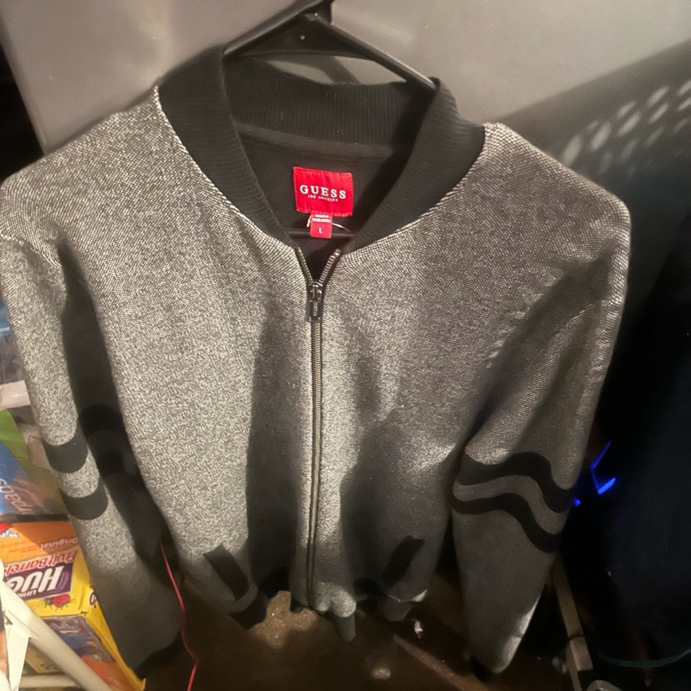 Men’s guess sweatshirt size large